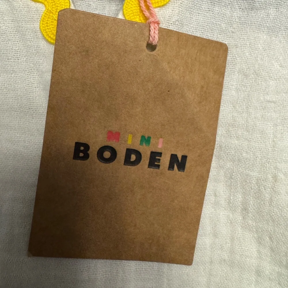 Mini Boden White Emmy Woven Beach